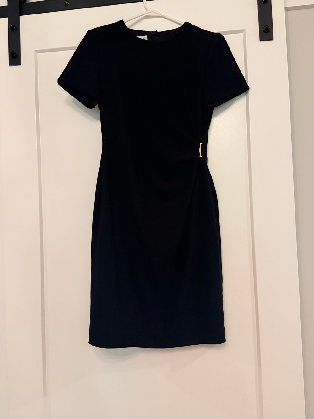 Elegant Black Short-Sleeve Sheath Dress with Side Accent